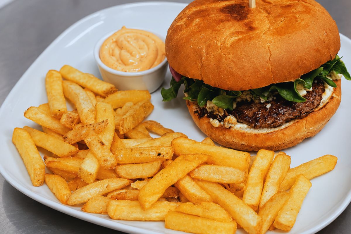 Burgeri Pekkalan huoltamolla
